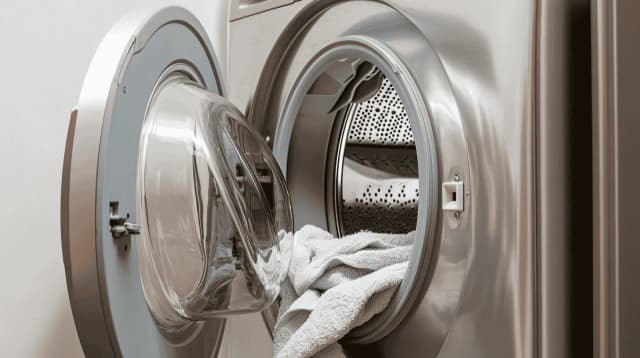 Jak prać bluzy bawełniane, aby uniknąć blaknięcia i zniszczeń