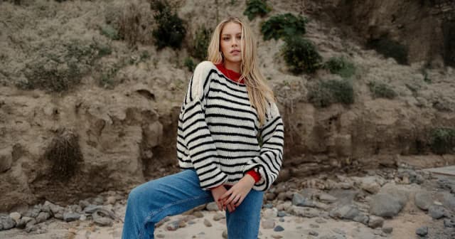 Sweter z jakiego materiału: wybierz najlepszy materiał dla siebie