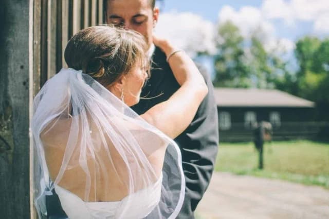 Jaki welon do muślinowej sukni? Odkryj idealne dopasowanie i styl